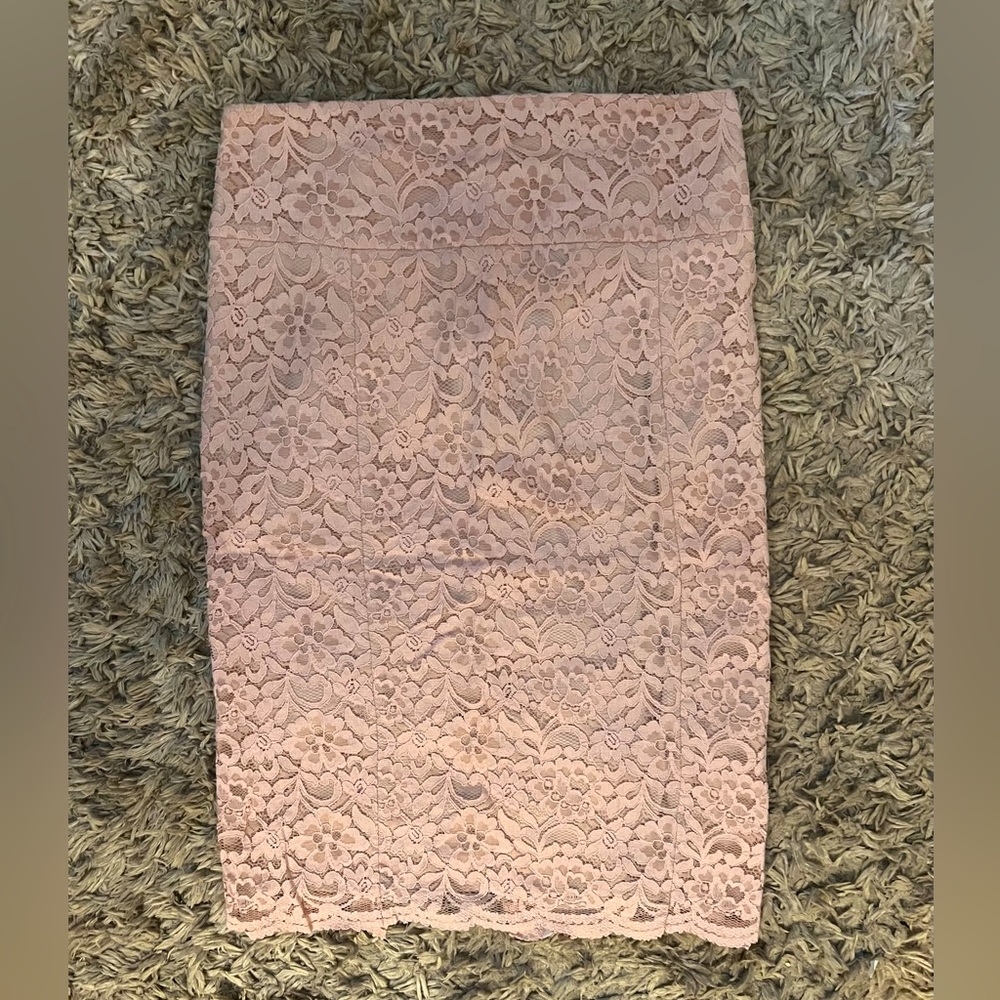 Pink lace express skirt, size 10